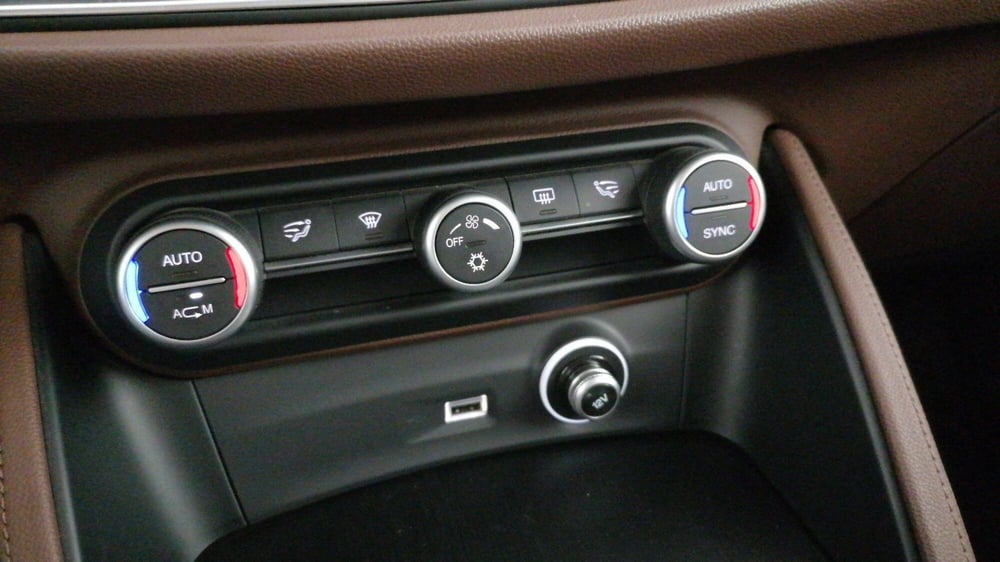 Alfa Romeo Stelvio usata a Roma (15)
