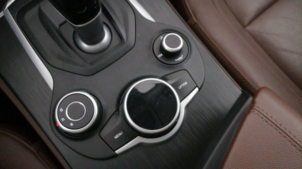 Alfa Romeo Stelvio usata a Roma (20)