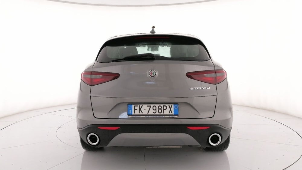 Alfa Romeo Stelvio usata a Roma (4)