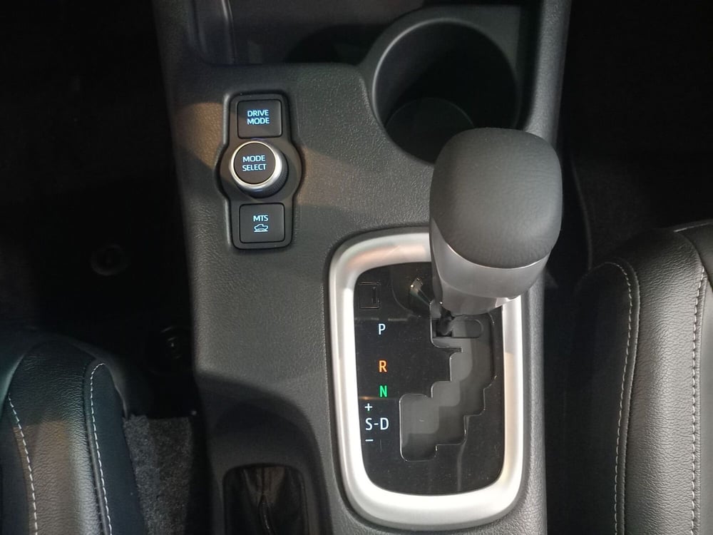 Toyota Hilux nuova a Brescia (14)