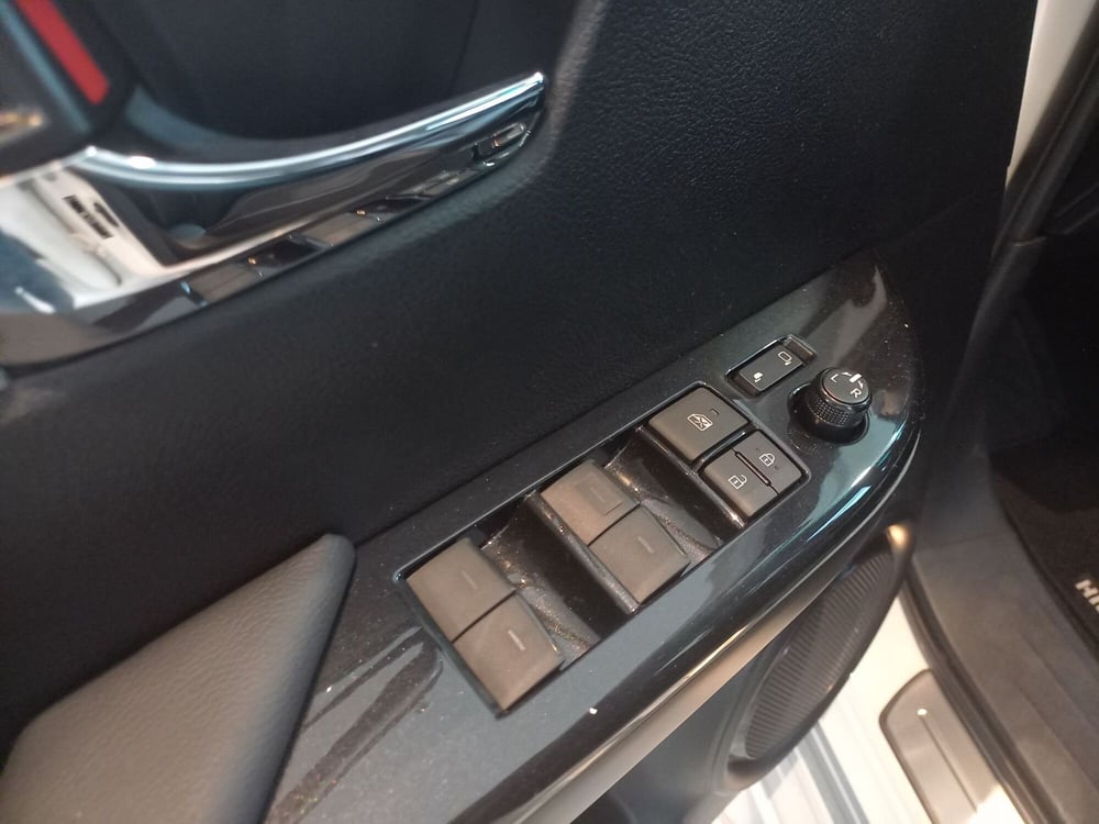 Toyota Hilux nuova a Brescia (15)