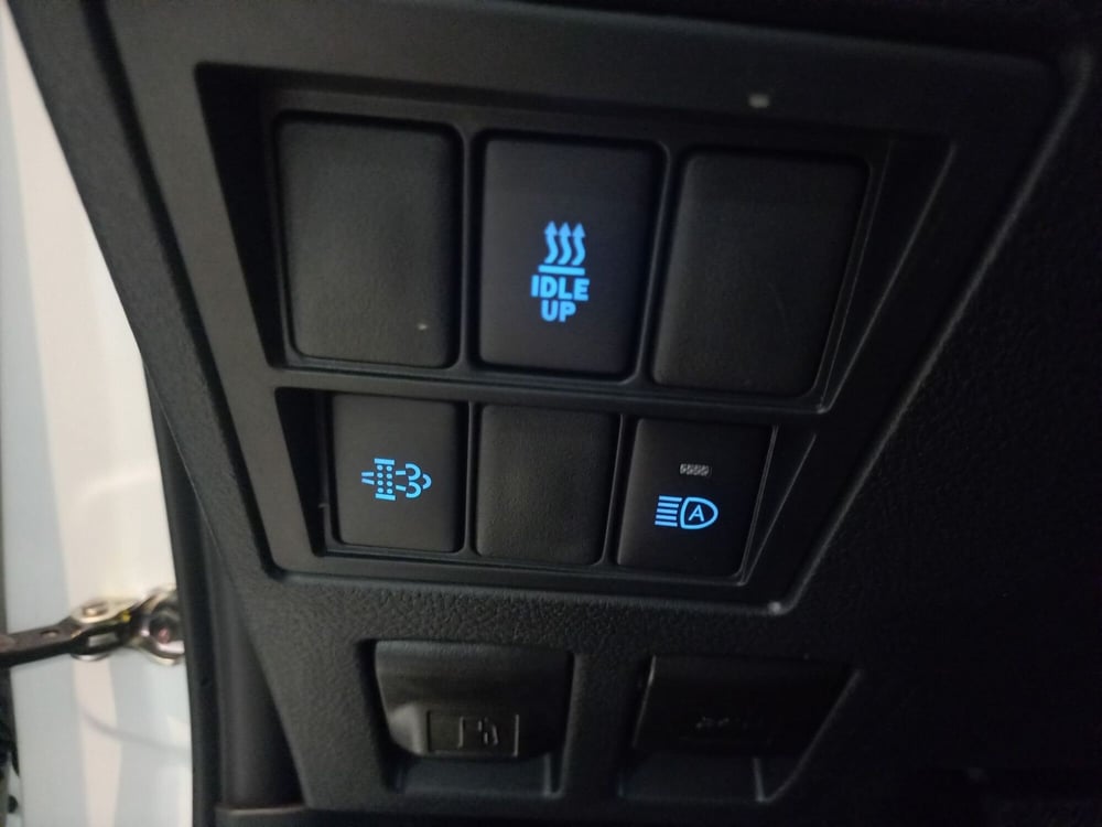 Toyota Hilux nuova a Brescia (16)