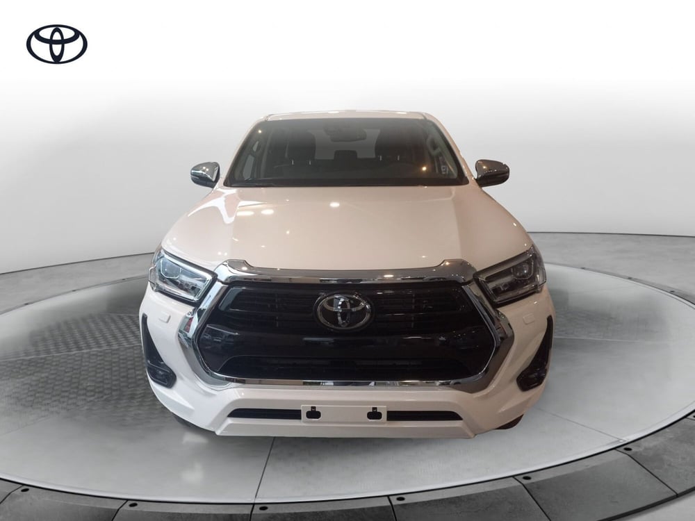 Toyota Hilux nuova a Brescia (2)