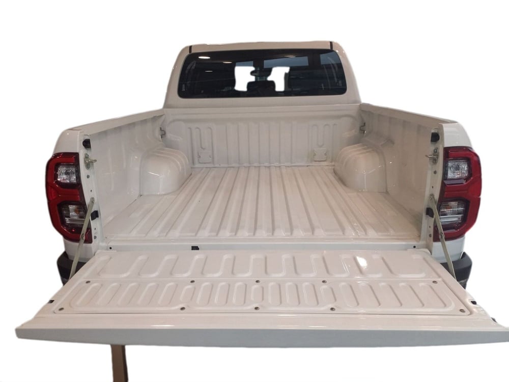 Toyota Hilux nuova a Brescia (6)