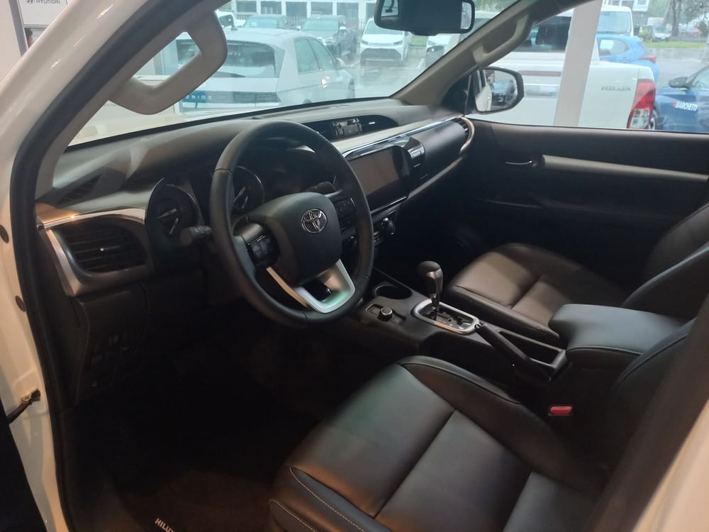 Toyota Hilux nuova a Brescia (7)
