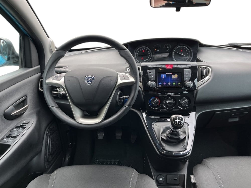 Lancia Ypsilon usata a Torino (11)