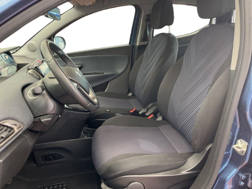 Lancia Ypsilon usata a Torino (10)
