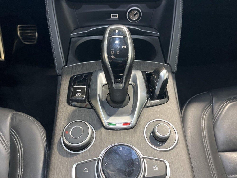Alfa Romeo Stelvio usata a Torino (15)