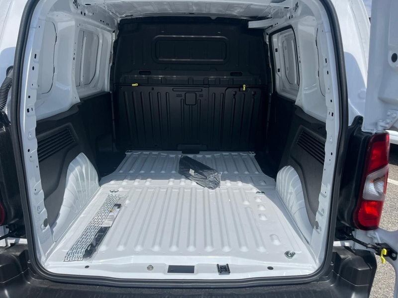 Peugeot Partner nuova a Milano (10)