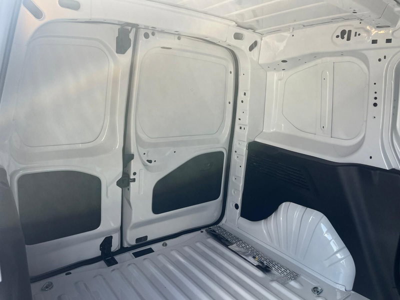 Peugeot Partner nuova a Milano (12)