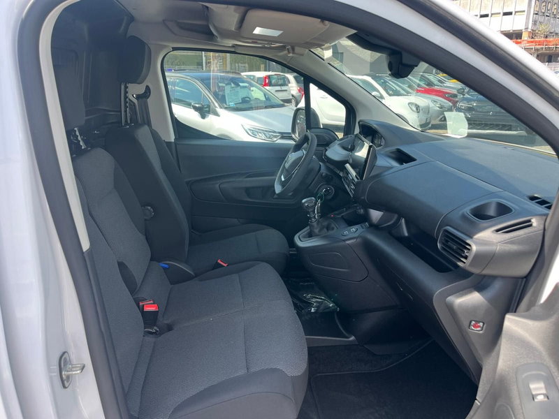 Peugeot Partner nuova a Milano (16)