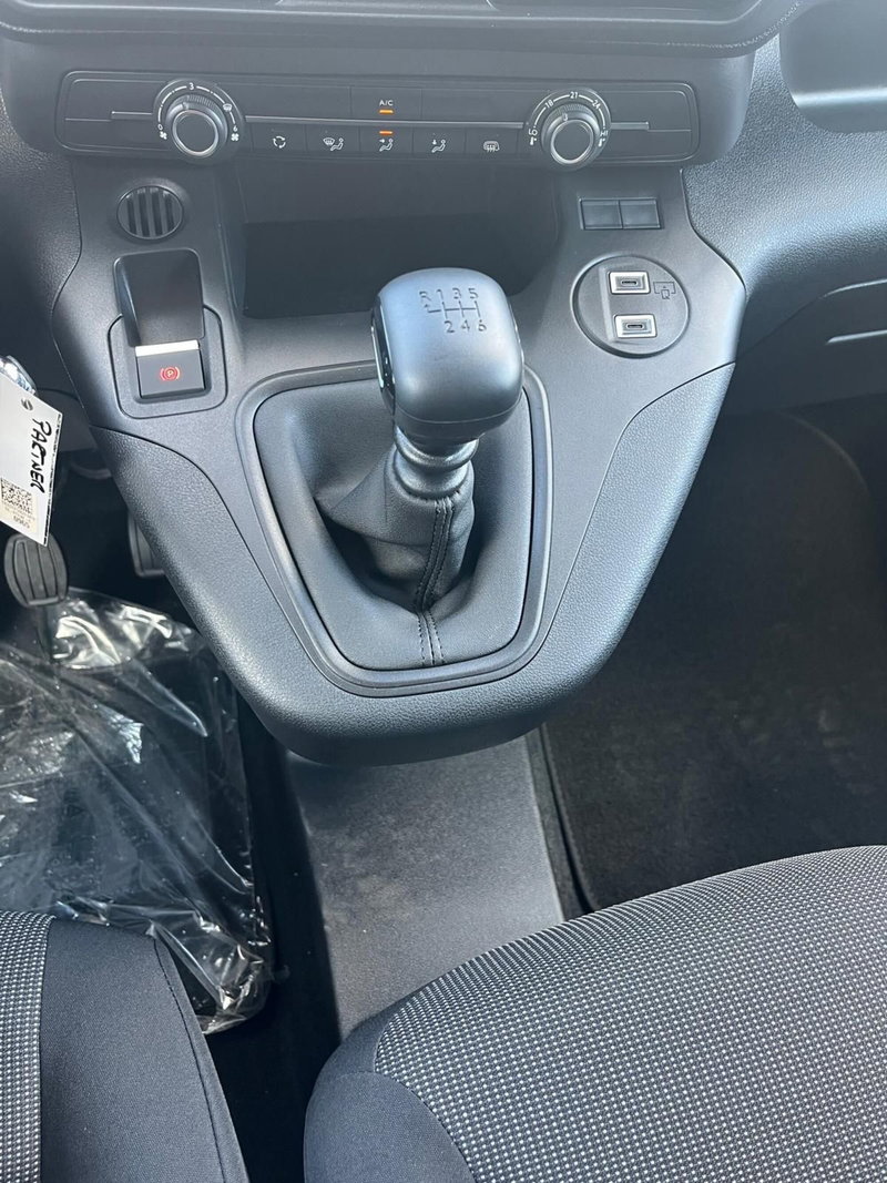 Peugeot Partner nuova a Milano (18)