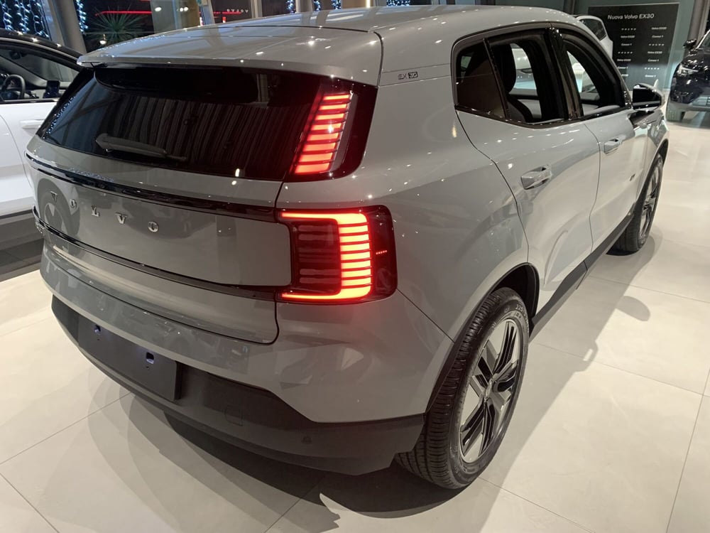Volvo EX30 nuova a Ferrara (14)