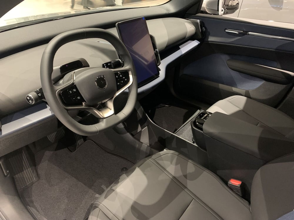 Volvo EX30 nuova a Ferrara (6)