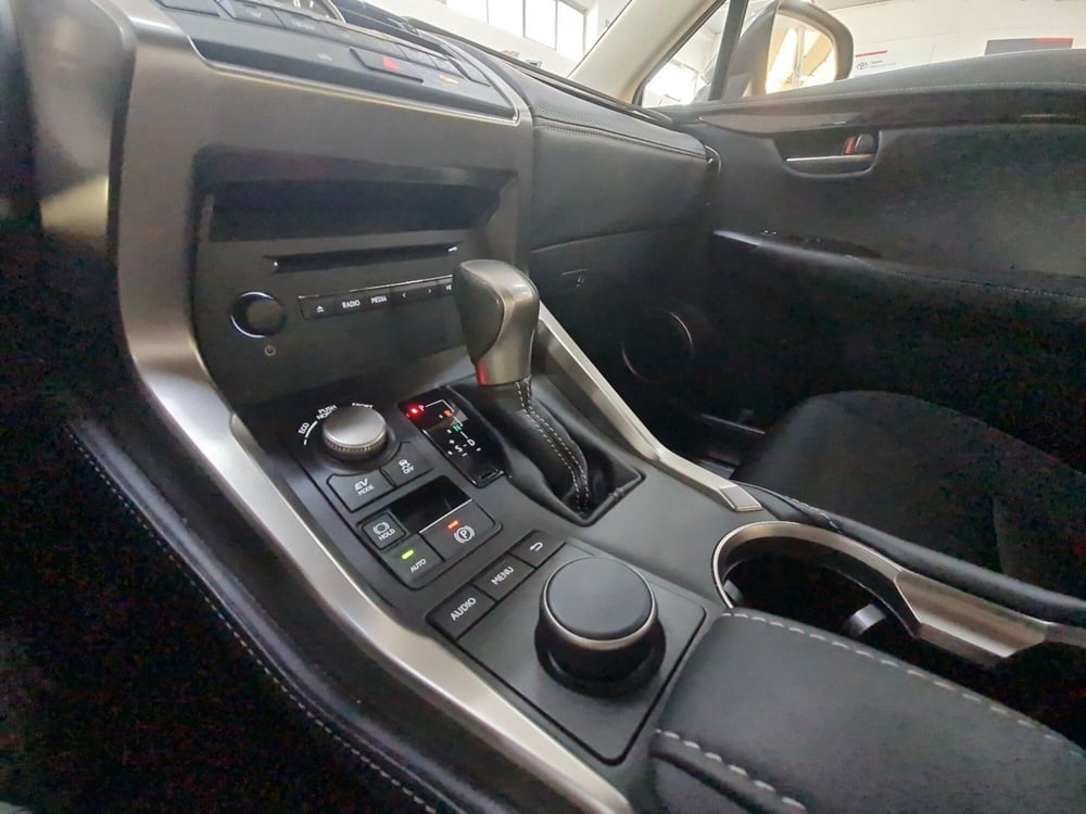 Lexus NX usata a Bologna (18)