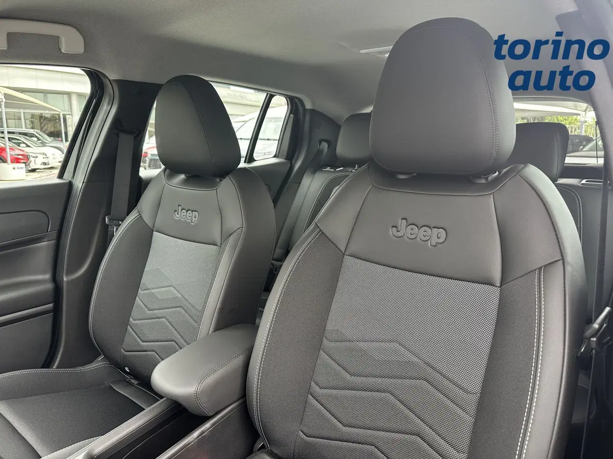 Jeep Avenger nuova a Torino (11)