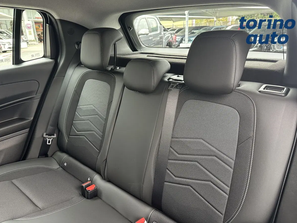 Jeep Avenger nuova a Torino (12)