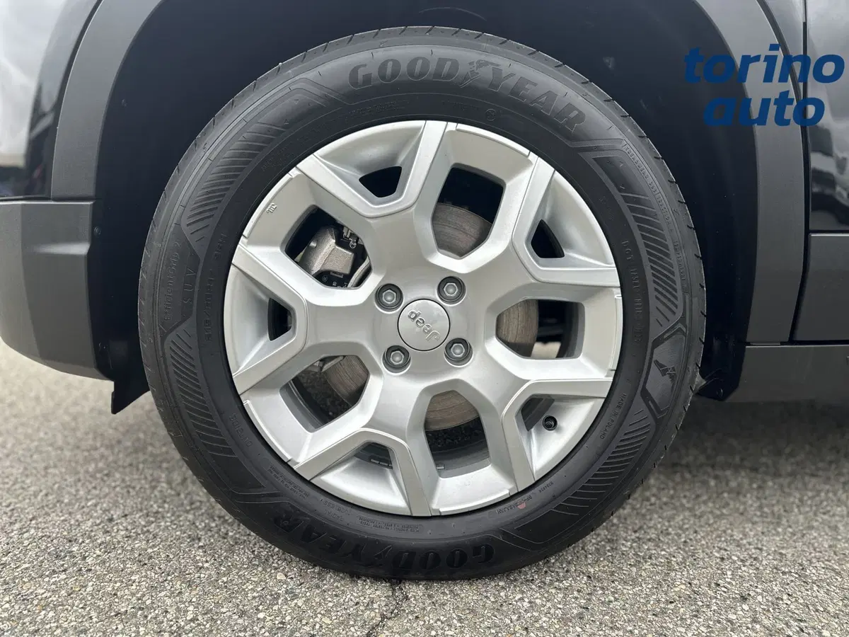 Jeep Avenger nuova a Torino (9)