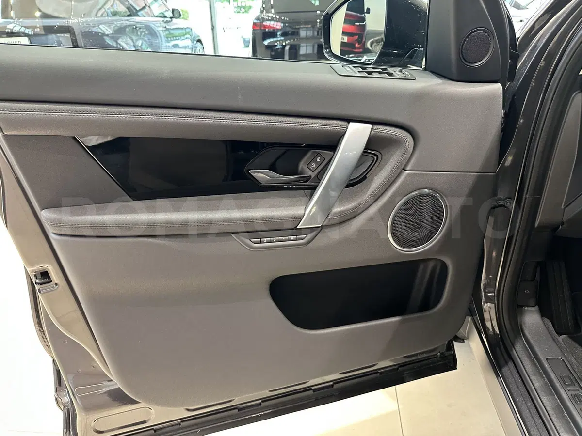Land Rover Discovery Sport nuova a Forlì-Cesena (12)