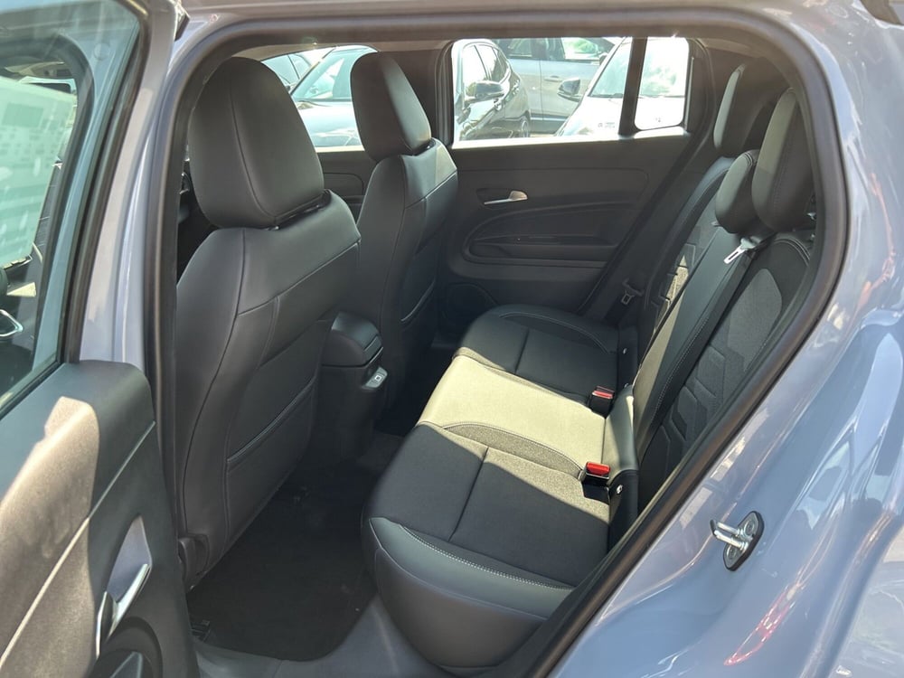 Jeep Avenger nuova a Latina (12)