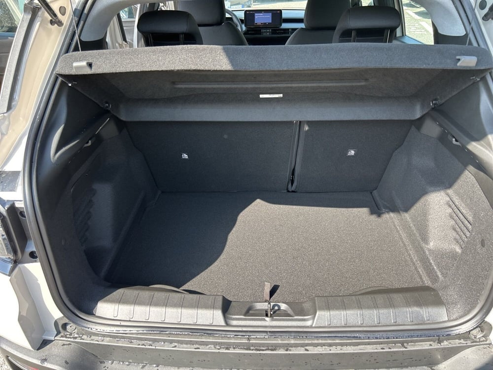 Jeep Avenger nuova a Latina (11)