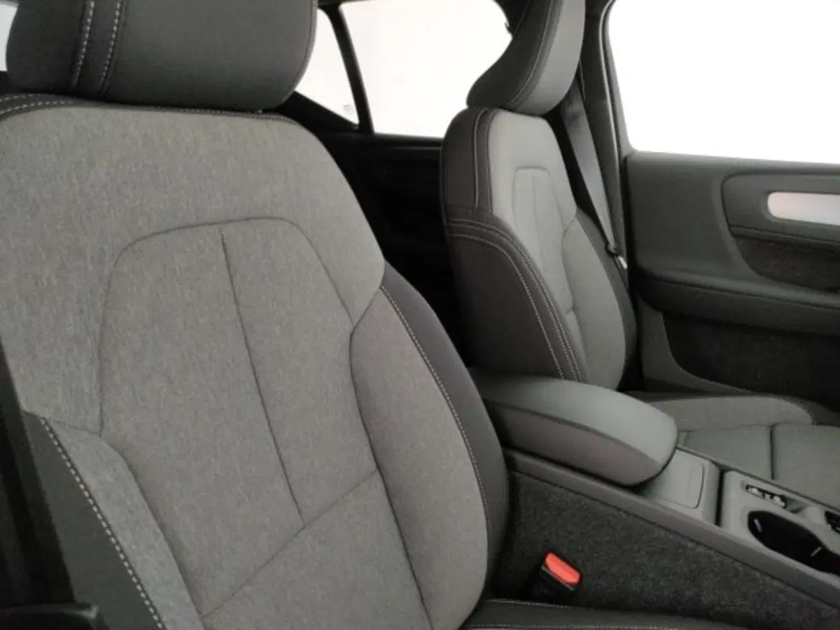 Volvo XC40 nuova a Modena (10)