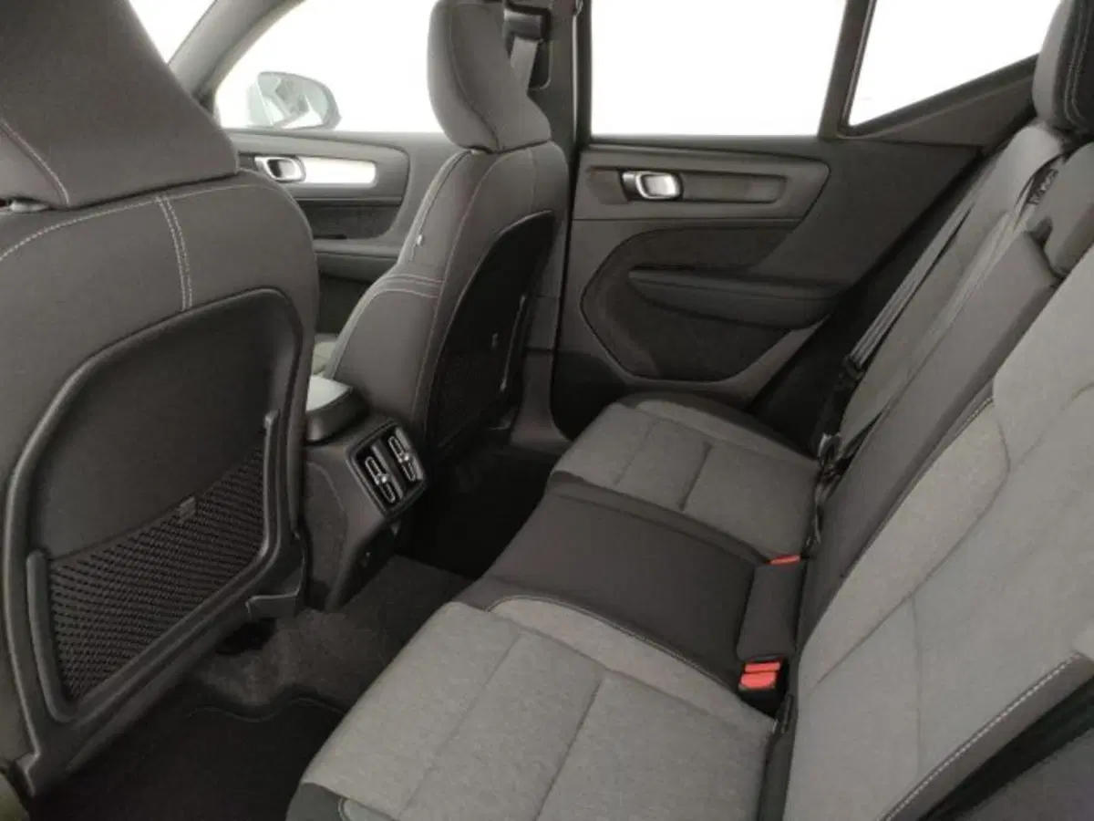 Volvo XC40 nuova a Modena (8)