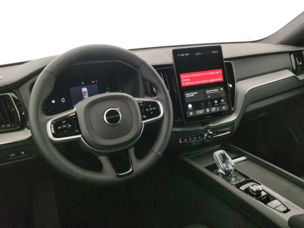Volvo XC60 nuova a Modena (10)
