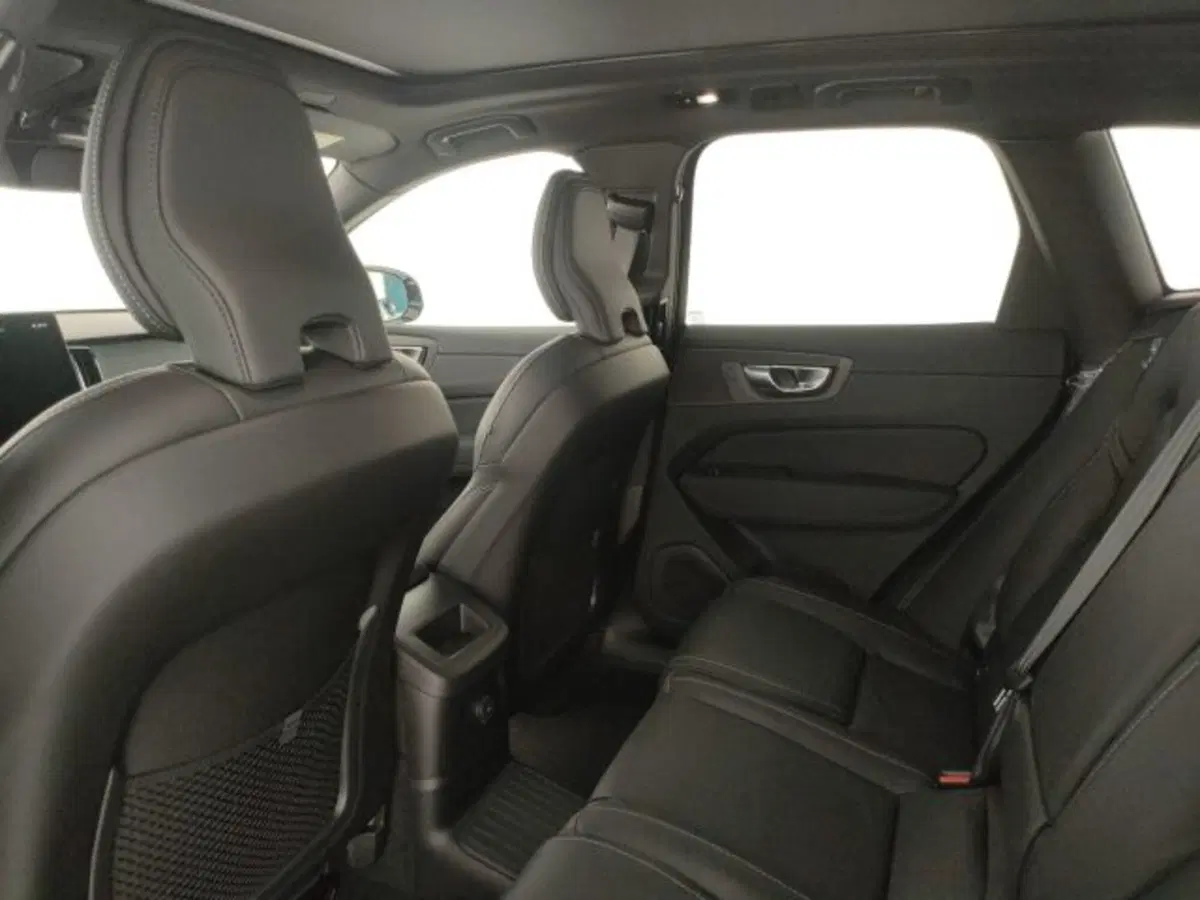 Volvo XC60 nuova a Modena (12)