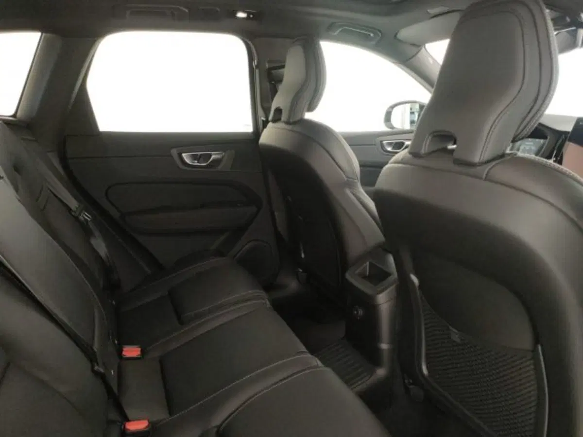 Volvo XC60 nuova a Modena (13)