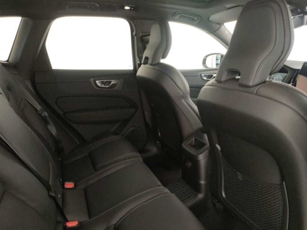 Volvo XC60 nuova a Modena (13)