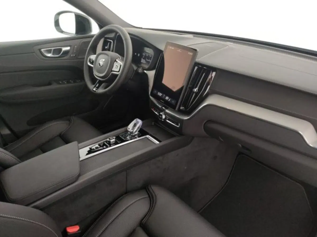 Volvo XC60 nuova a Modena (14)