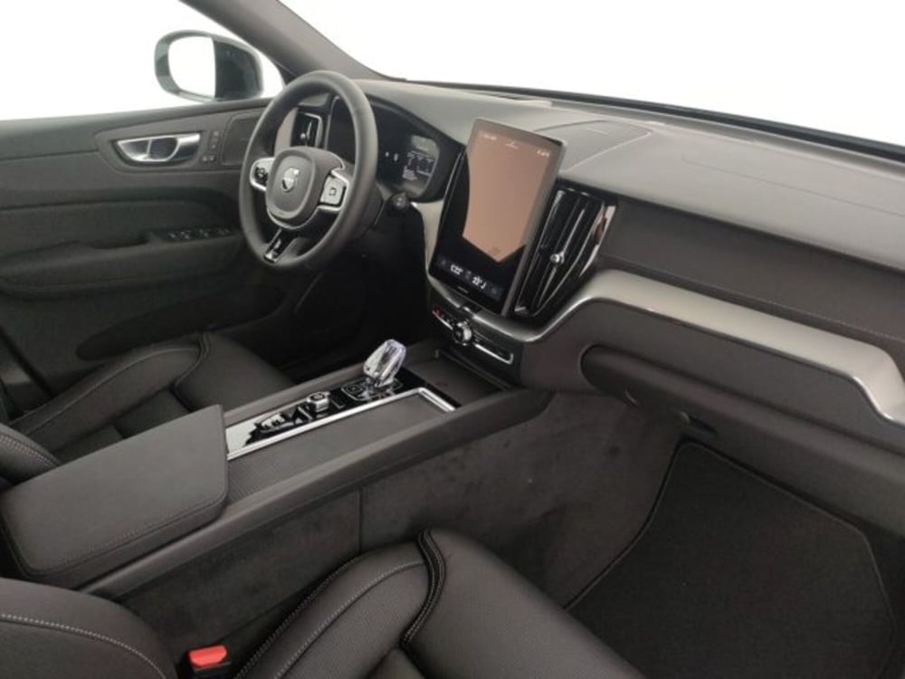 Volvo XC60 nuova a Modena (14)