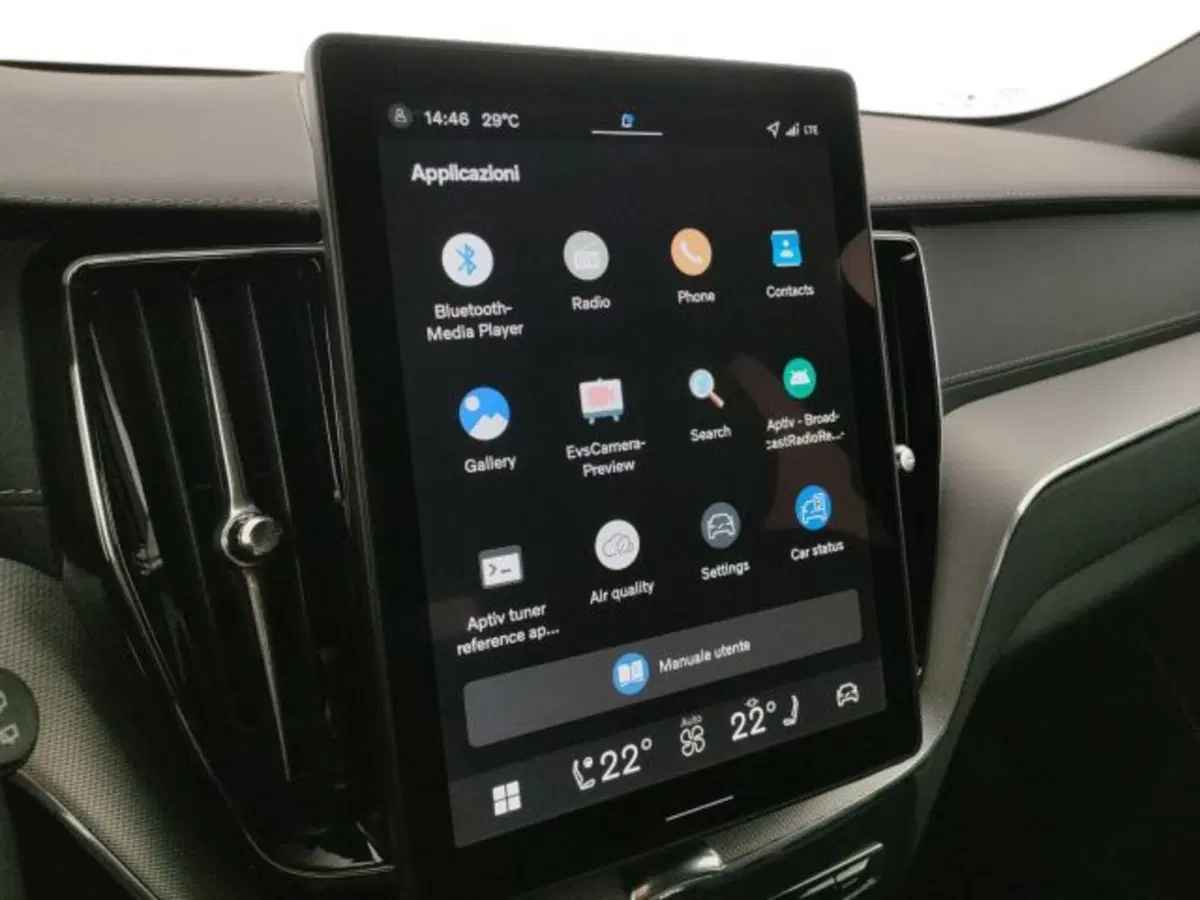 Volvo XC60 nuova a Modena (15)