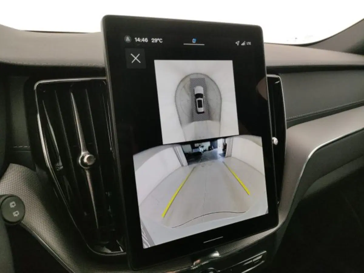 Volvo XC60 nuova a Modena (17)