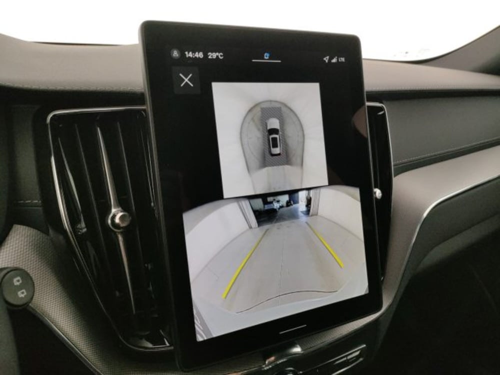 Volvo XC60 nuova a Modena (17)