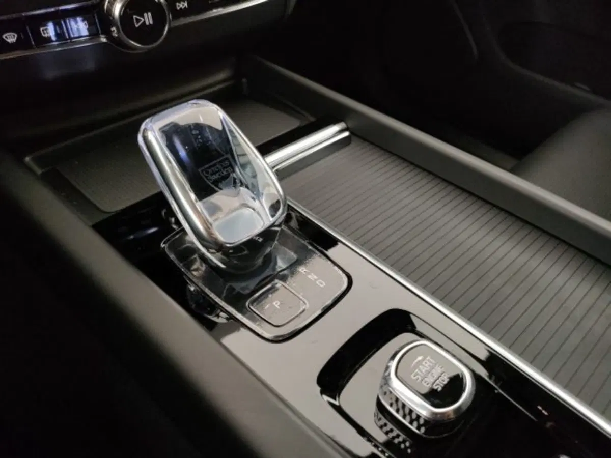 Volvo XC60 nuova a Modena (19)