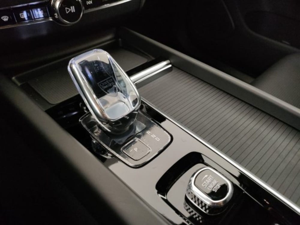 Volvo XC60 nuova a Modena (19)