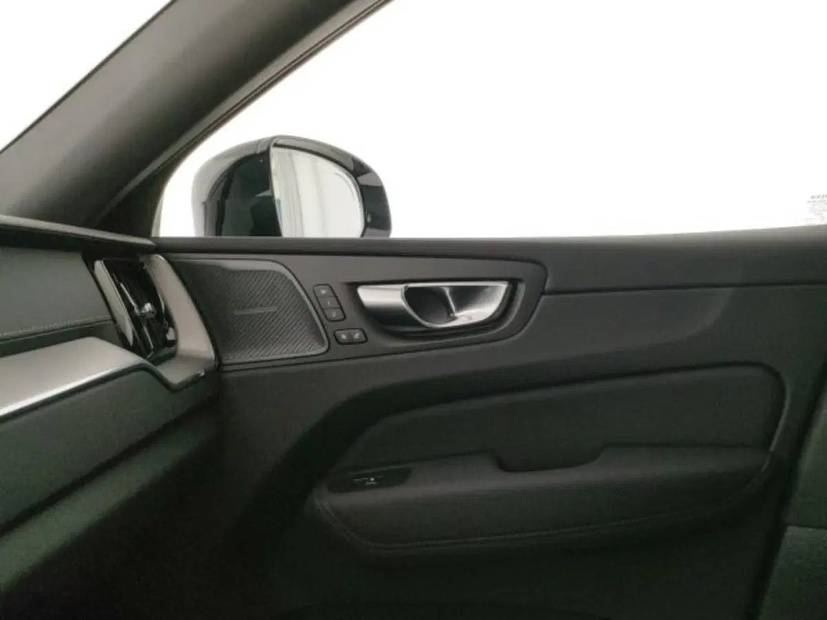 Volvo XC60 nuova a Modena (20)