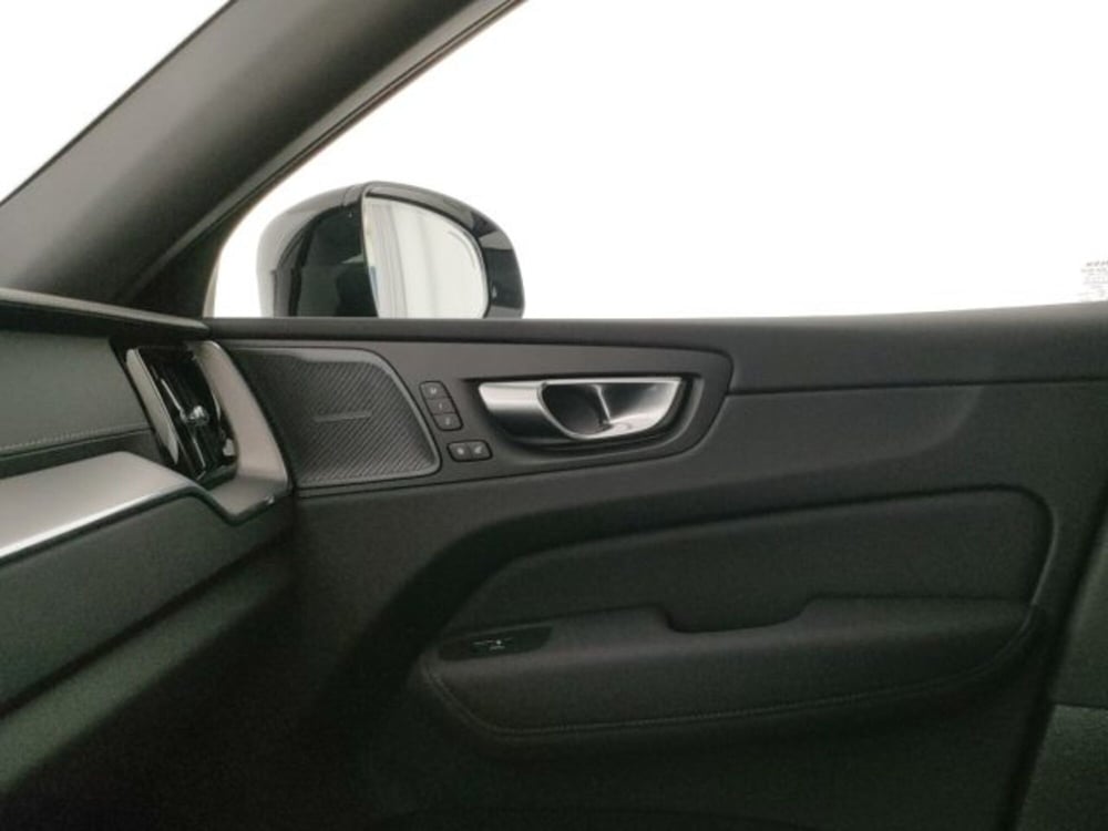 Volvo XC60 nuova a Modena (20)