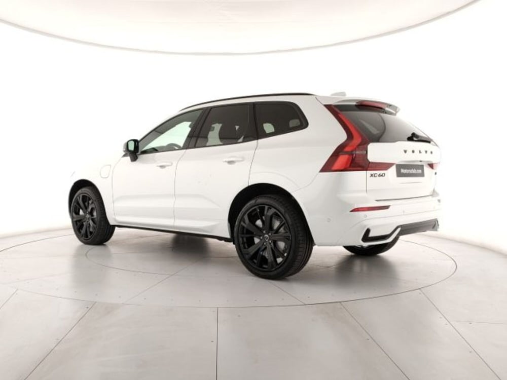 Volvo XC60 nuova a Modena (3)