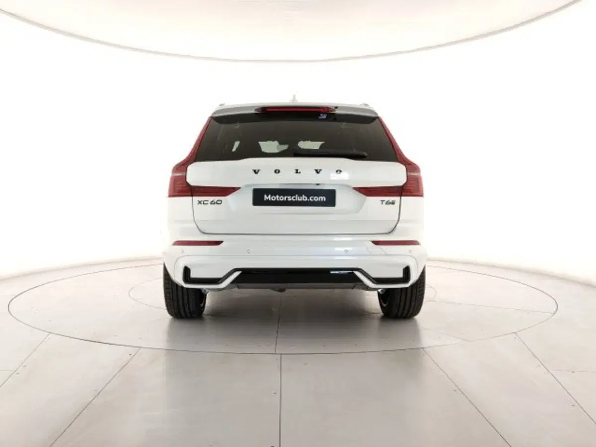 Volvo XC60 nuova a Modena (4)
