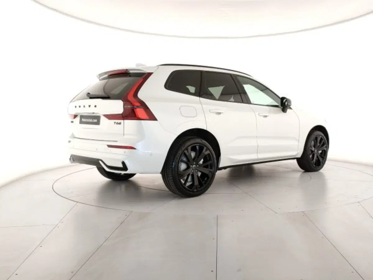 Volvo XC60 nuova a Modena (5)