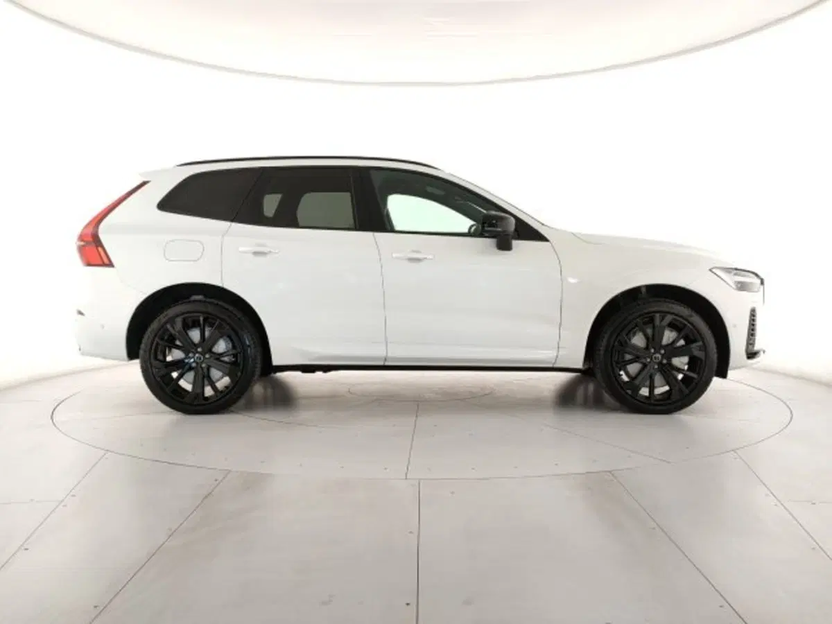 Volvo XC60 nuova a Modena (6)