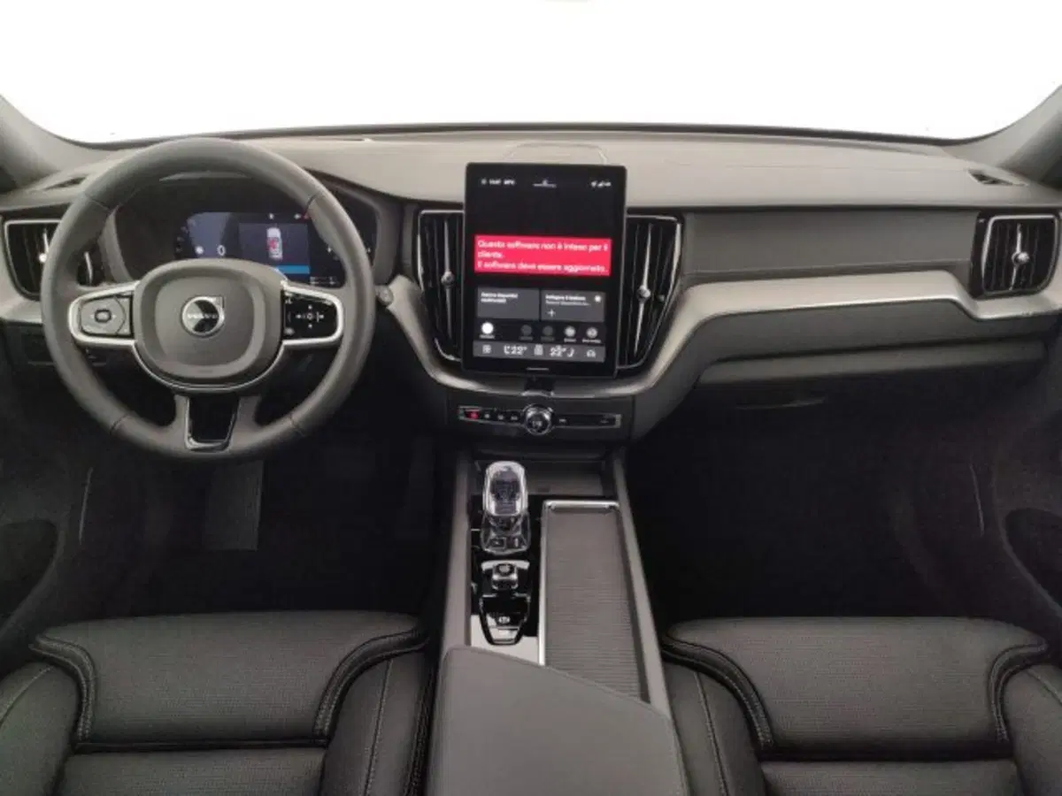 Volvo XC60 nuova a Modena (9)