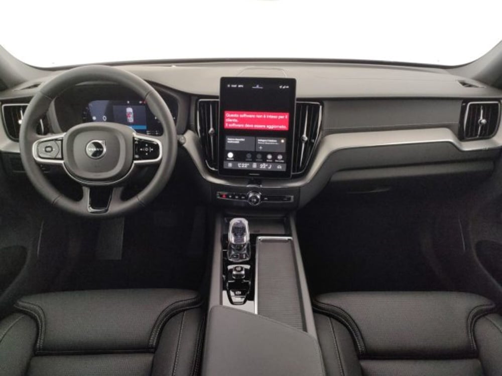 Volvo XC60 nuova a Modena (9)