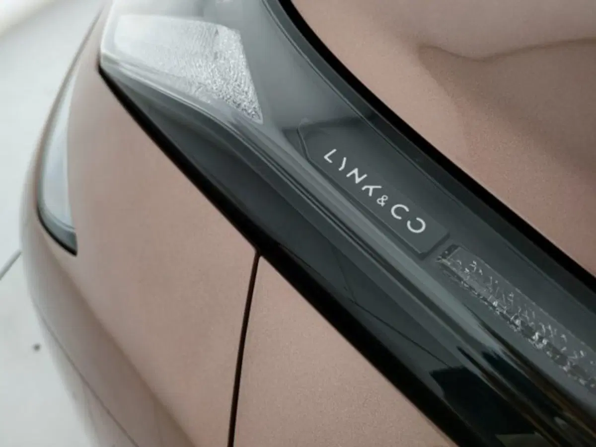 Lynk & Co 08 nuova a Modena (17)
