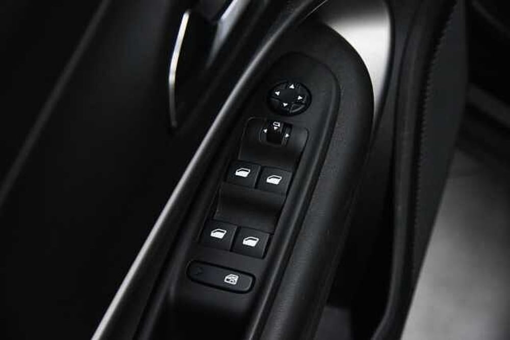 Jeep Avenger usata a Como (15)