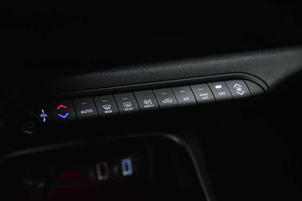 Jeep Avenger usata a Como (20)