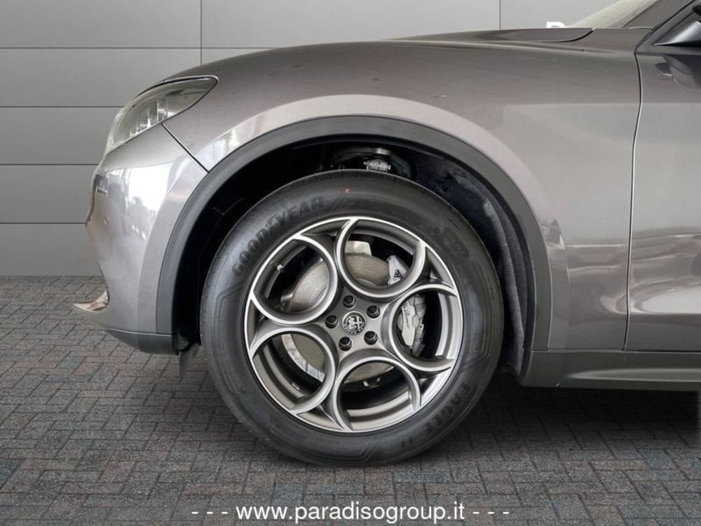 Alfa Romeo Stelvio nuova a Catanzaro (10)
